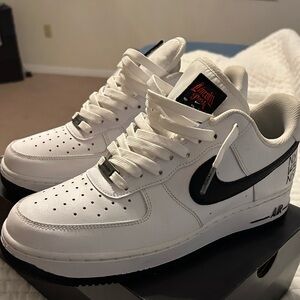 NY vs. NY NIKE Air Force 1 07’ LV8 size 10